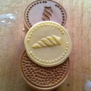 Corzetti &quot;shell&quot; Stamp for seafood pasta, chianti Maple, handcarved, handturned, italian gift