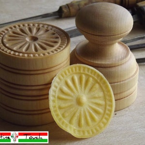 CORZETTI PASTA Stamp = 1 Handle + 1 Stamp "Renaissance Daisy" handturned, handcarved, in Maple, handmade italian quality, italian gift
