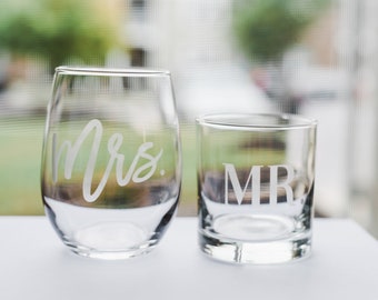 Mr/Mrs Wine/Rocks Glass Set | His & Hers Glasses | Wine and Whiskey Glasses