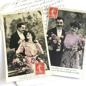 Paar französische Postkarten, umwerbende Paare, handkolorierte echte Fotografien