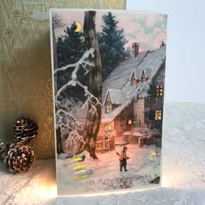 Antike Hold To Light Weihnachtspostkarte, Mann und Haus in einer Winterszene
