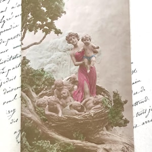 Kunstpostkarte, Sculptobromure, Frau und Baby in einem Nest, signiert, Alfred Noyer, Paris