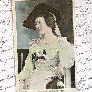 Antike Postkarte, berühmte Schauspielerin Jessie Bateman, großer Hut, handgetöntes, echtes Foto
