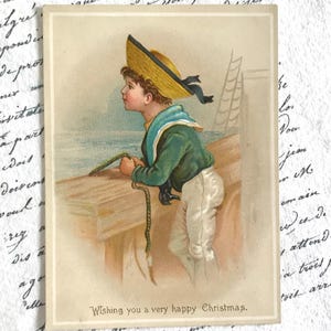 Viktorianische Weihnachtskarte, Matrosenjunge in Anzug und Strohhut, An Bord eines Schiffes auf See