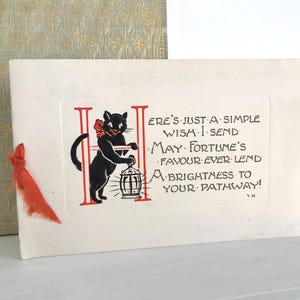 Vintage Weihnachtskarte, entzückende schwarze Katze mit roter Schleife Illustration, 1920er Jahre Art Deco