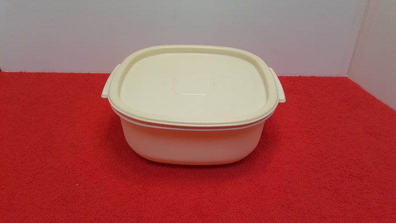 Vintage Rubbermaid Container 12 Cup Large Food Storage 2249 Almond