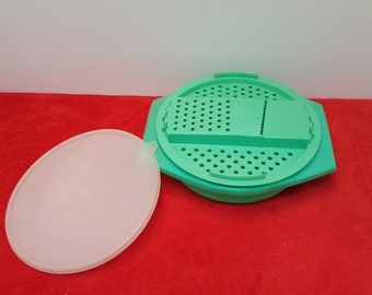 Vintage Tupperware 3 piece grater bowl set, with lid/seal / tupperware #786 and #787 / green Tupperware