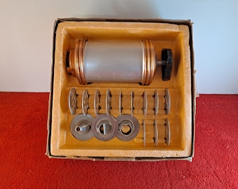 vintage mirror cookie pastry press, 12 cookie forming plates and 3 pastry tips, mirro m-0358-22