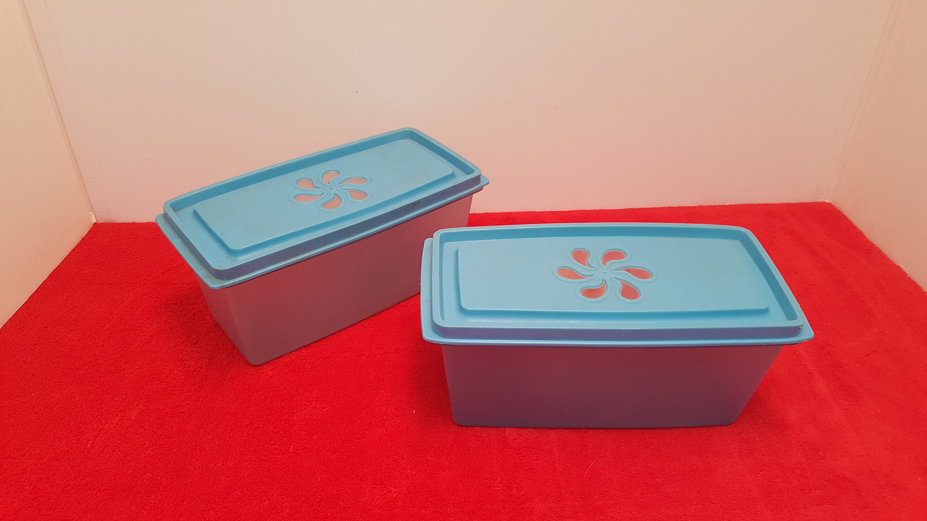 Vintage Rubbermaid Bowls, Rubbermaid Flowered Lids, 2 Quart Blue