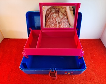 Vintage caboodle with mirror, pink and blue caboodle, make up case, train case, sold as is with lots of scratches, free shipping