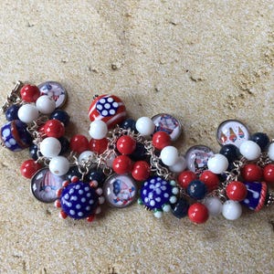 4th of July Beaded Charm Bracelet: Patriotic Red, White, and Blue