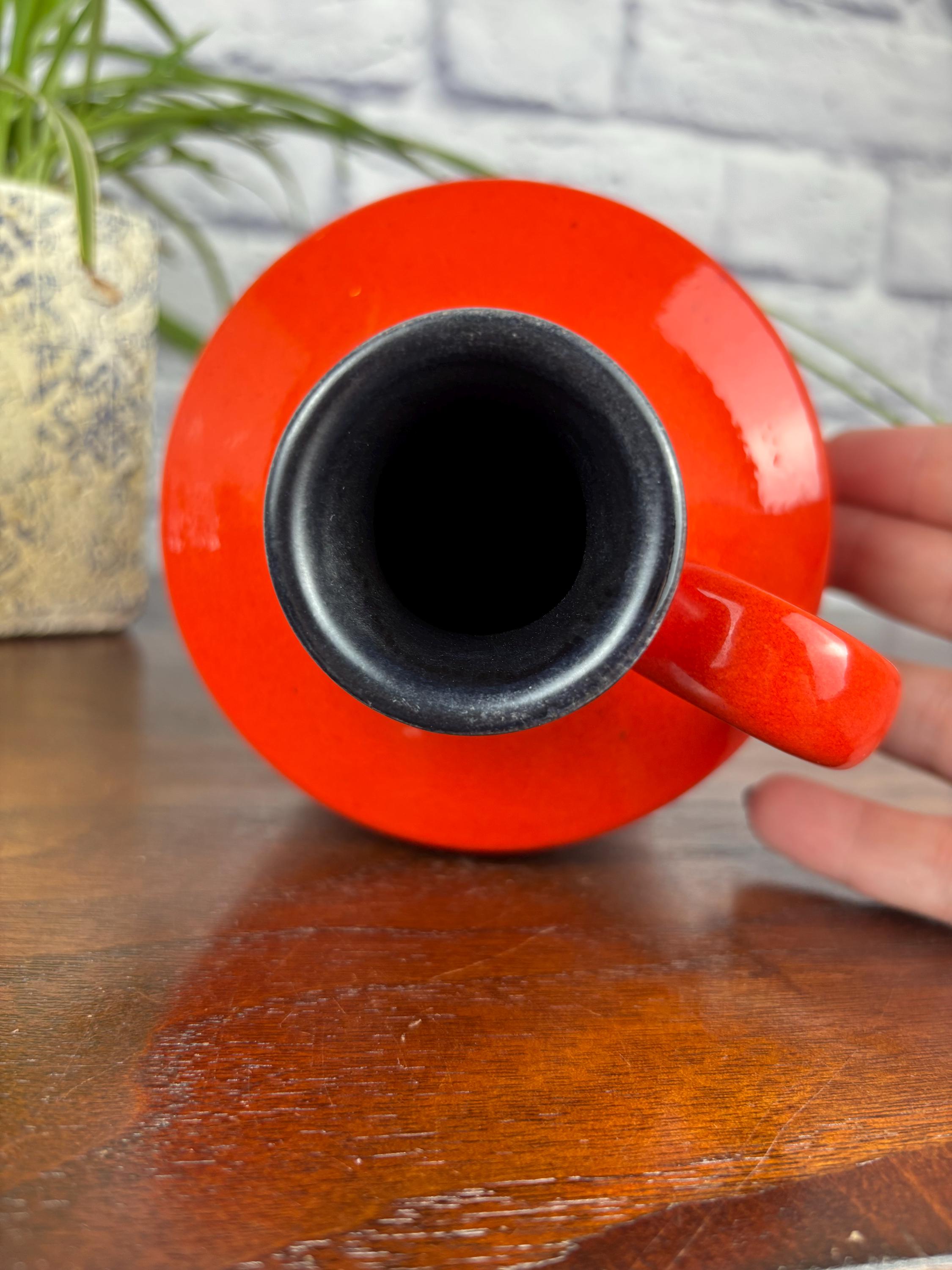 ミッドセンチュリーモダン 西ドイツ製 赤釉陶器花瓶 底面に2026/25の