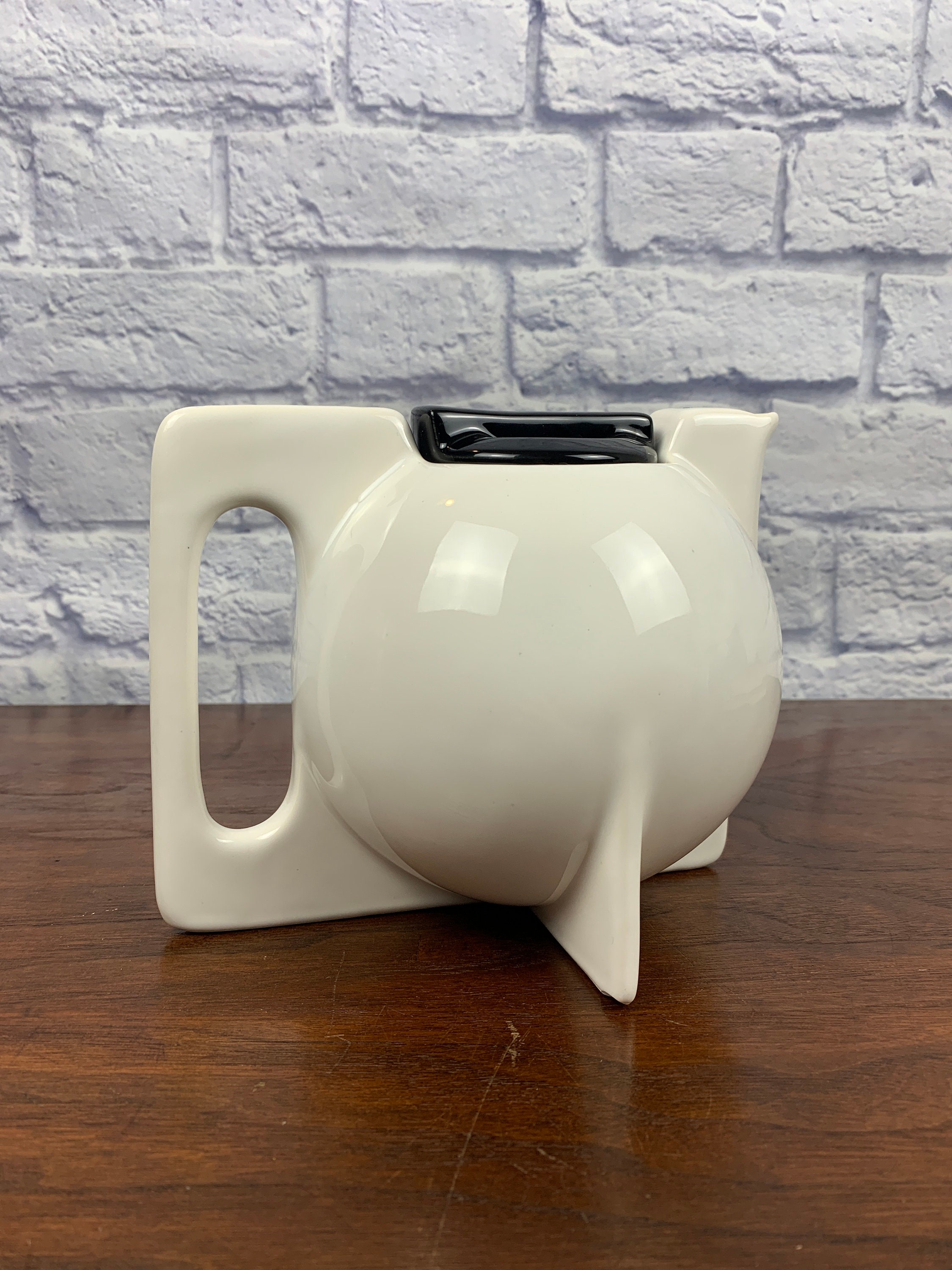 elke dag eindpunt magnifiek Bauhaus Ceramic Teapot White with Black Lid Geometric Shape - Etsy België