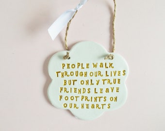 True Friends Sentiment Quote Ornament Sign Thoughtful Leaving Farewell Footprints Wall Plaque Home Wall Decor Meaningful Friendship Gift