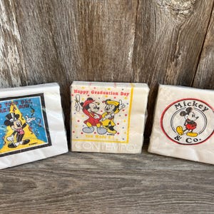 1 Package of Vintage Disney Mickey Mouse Paper Napkins, Beverage / Snack size imagem 1