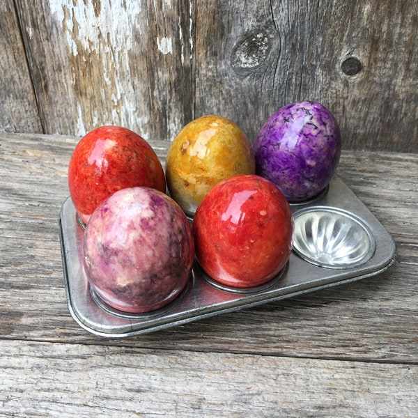 3) Alabaster Eggs On Stand-Made In Italy - Auctioneering