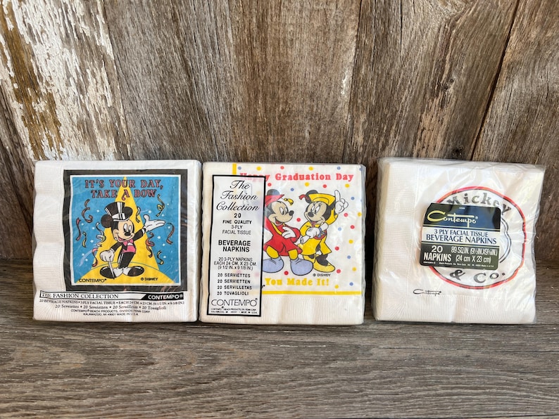 Pode incluir: Um conjunto de tr&ecirc;s canecas de cer&acirc;mica com acabamento fosco e salpicado. As canecas s&atilde;o em tons de creme, cinza claro e cinza escuro. Cada caneca tem um design simples e minimalista, perfeito para caf&eacute; ou ch&aacute;.