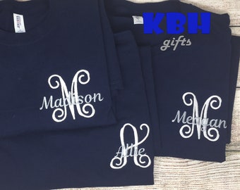 Camiseta con monograma bordado