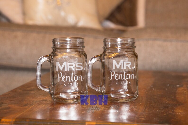 Etched Mr and Mrs Mason Jar Set / Wedding Mason Jar Set Etsy
