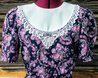 Vintage 1980s Pink Purple Floral Dress. Back buttons, puffy sleeves, low waist , Lace collar, Midi length, Made in USA S