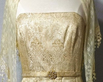 Elegant vintage sheath cocktail dress by Shelli Segal new w/ tags! Gold brocade with matching belt and rhinestone clasp. Zip closure size 8