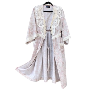 Handmade womens shabby chic duster jacket coat. blush pink paisley cotton. Tie waist. upcycled. Vintage lace doily collar. Unique. M - L