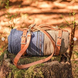 Hand made Hermann Oak harness leather blanket carrier/ blanket harness/ leather bedroll, leather blanket straps/ Custom made leather bedroll