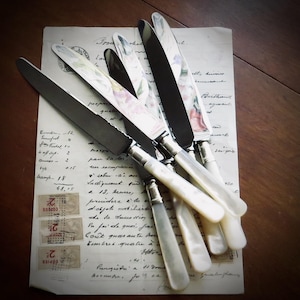 Antique Mother of Pearl Dinner Knives Set Cutlery Silverware Set of Six MOP Handle Knife Cottagecore Decor
