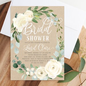 K&ouml;nnte beinhalten: Eine rustikale braune Einladung mit wei&szlig;en floralen Akzenten und dem Text "Bridal Shower" in wei&szlig;er kursivschrift. Die Einladung ist f&uuml;r eine Brautparty zu Ehren von Laurel Claire. Die Veranstaltung findet am Samstag, den 10. M&auml;rz um 15:00 Uhr im Teton Mountain Lodge, 3385 Cody Ln, Teton Village, WY statt. Die Wunschliste ist bei Sur La Table und Nordstrom. Bitte melde dich bis zum 5. M&auml;rz 2018 bei Kristen unter 239.413.5940.