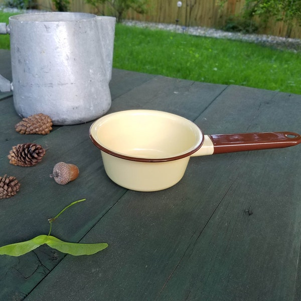 Vintage Yellow and Brown Enamel Pan, Small Vintage Saucepan, 1960's, Enamelware, Vintage Kitchen Decor, Farmhouse Decor, Retro Kitchen Decor