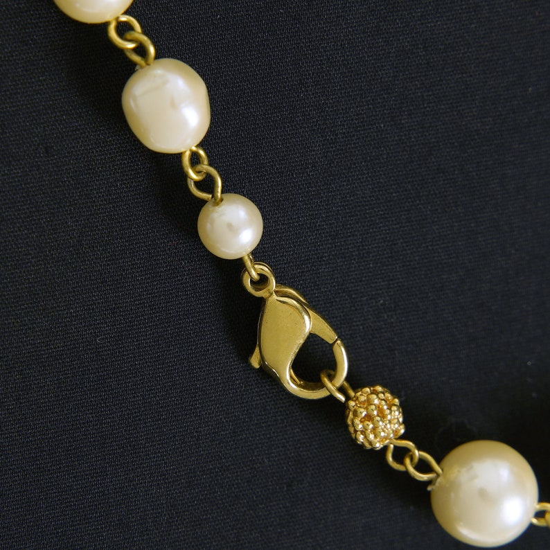 Double Strand Pearls 1960/'s Faux Pearls Two Strand Necklace Women/'s Vintage Simulated Pearls Necklace with Gold Tone Accents Gold Beads