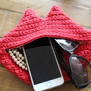 Crochet lip clutch bag, crochet lip pouch, cosmetic bag, crochet for beginner, clutch pattern, crochet gift, easy to follow crochet pattern
