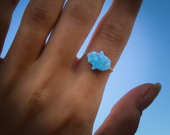 Opaalring, gouden opaalring, blauwe opaalring, opaal hamsaring, opaal stapelring, turquoise ring gouden stapelring, statementring