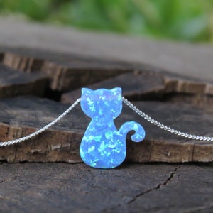 オパールネックレス、猫オパールネックレス、ブルーオパールネックレス、オパールシルバーネックレス、オパールジュエリー、子猫ネックレス、動物ジュエリー、合成オパール