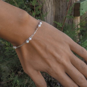 Bracelet en opale blanche, bracelet en perles d&#39;opale, bracelet en argent opale, bijoux en opale, petit bracelet en opale, bracelet de perles, bracelet minimal