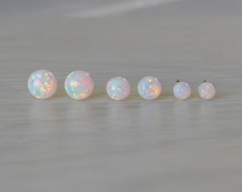 Orecchini a bottone in opale, classici orecchini a bottone in argento Sterling da 5 mm, opale bianco, perni in opale argento, orecchini minimal, pietra portafortuna di ottobre, opale sintetico