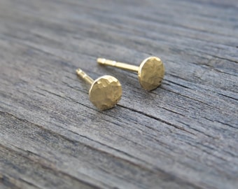 4mm Gold Stud Earrings 14k Gold filled Simple Hammered Round Post Earrings, Gold Jewelry, Dot Pebble Stud, minimal earrings