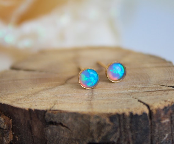 Boucles doreilles Opal Stud classiques 5mm 14k Gold Filled Studs Blue Opal Gold Opal Posts boucles doreilles minimales Octobre Birthstone bijoux opale Etsy France