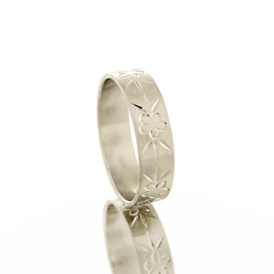 White gold wedding band, Boho wedding band, Flowers wedding band, Wedding band women, Vintage wedding band, Engraved wedding band, 14k, 18k