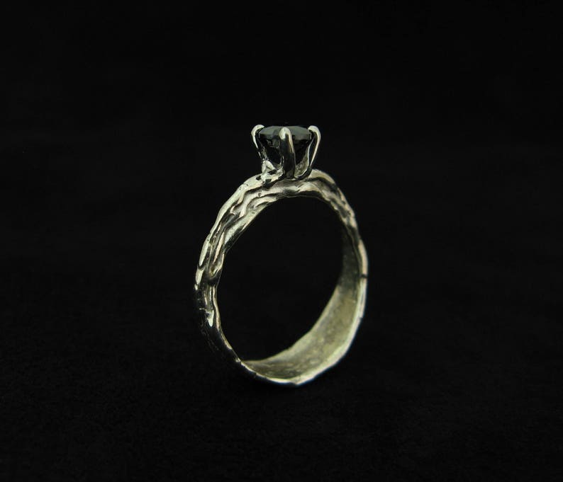Anel de diamante negro, Anel de noivado exclusivo, Anel de noivado de diamante negro, Anel de ouro branco com diamante negro, Anel de diamante alternativo, Solitário imagem 5