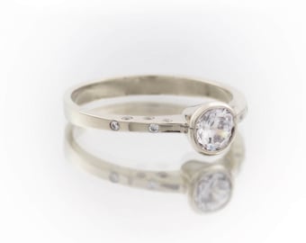 Diamond engagement ring, Alternative diamond ring, White gold diamond ring, Fine jewelry, Multi diamonds ring, White diamond ring, Modern