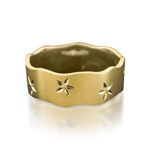 Engraved wedding band, Flower wedding band, Antique style ring, Wide wedding band, Designer wedding ring, 14k/18K Yellow/White/Rose Gold