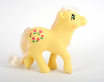 My Little Pony, Posey yellow vintage MLP G1 , 1984, Generation 1, original Hasbro HongKong pony, Posey tulips Earth pony