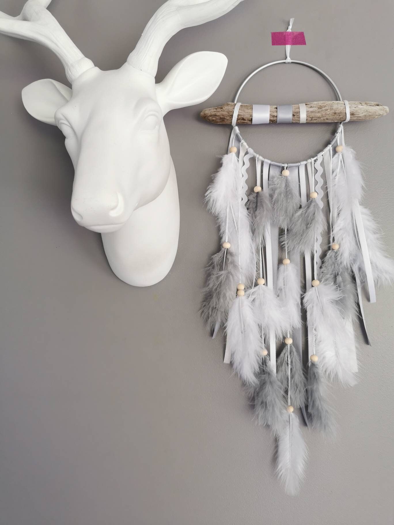 Attrape-Rêves Dreamcatcher en Bois Flotté Dans Des Tons de Gris et Blanc