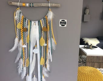 Attrape rêves dreamcatcher en bois flotté - blanc et moutarde avec de petits nuages. Grand modèle