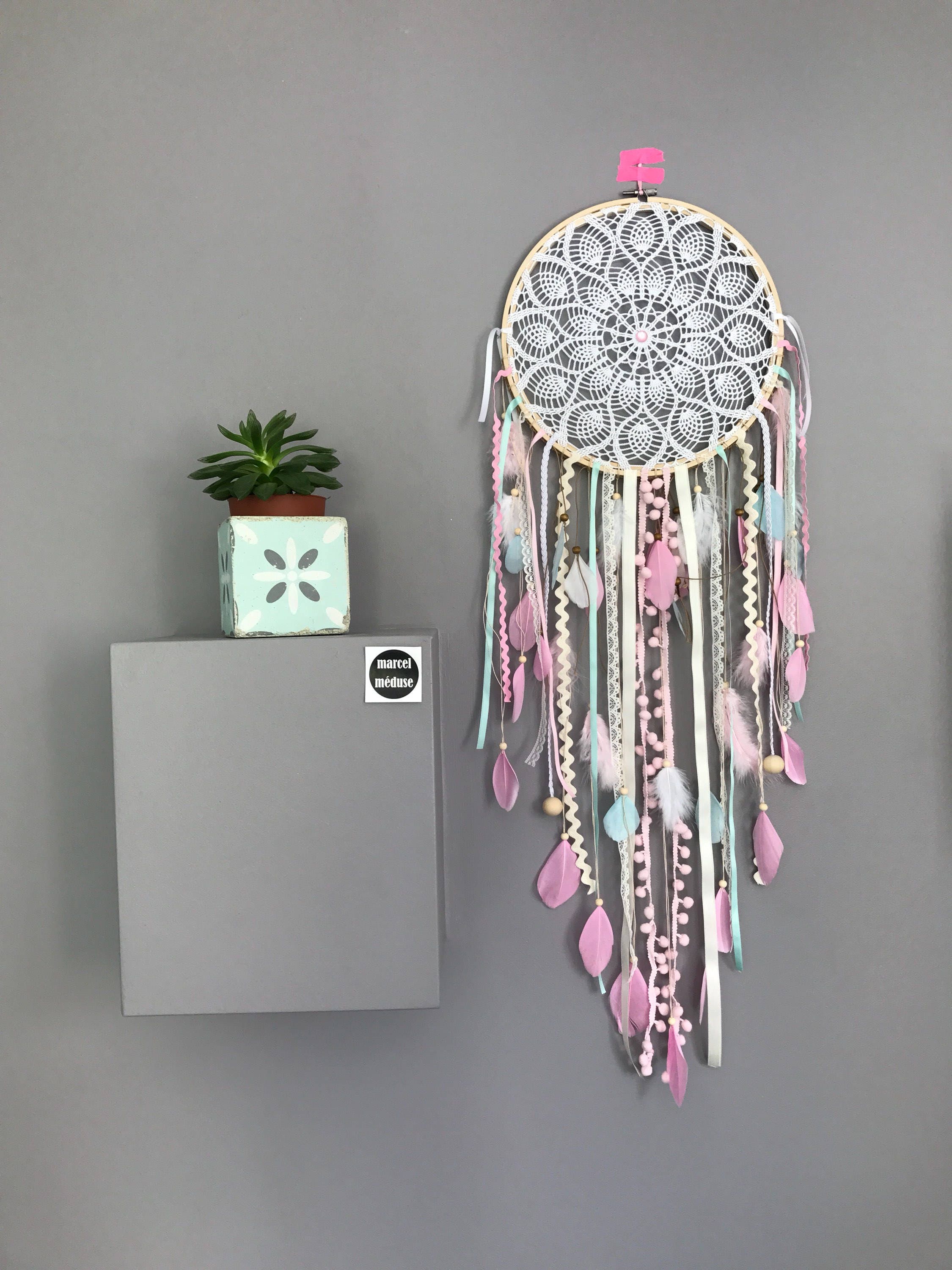 Grand Attrape Rêves/Dreamcatcher Attrapeur de en Dentelle, Plumes et Perles Bois