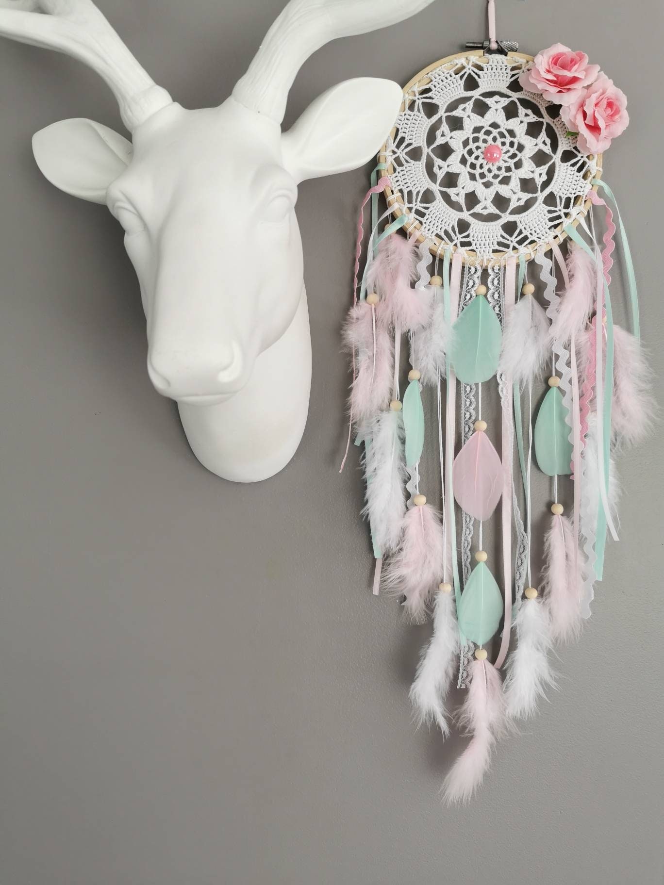 Attrape-Rêves/Dreamcatcher en Dentelle et Fleurs Tissus Dans Des Tons de Rose Poudré, Mint Blanc