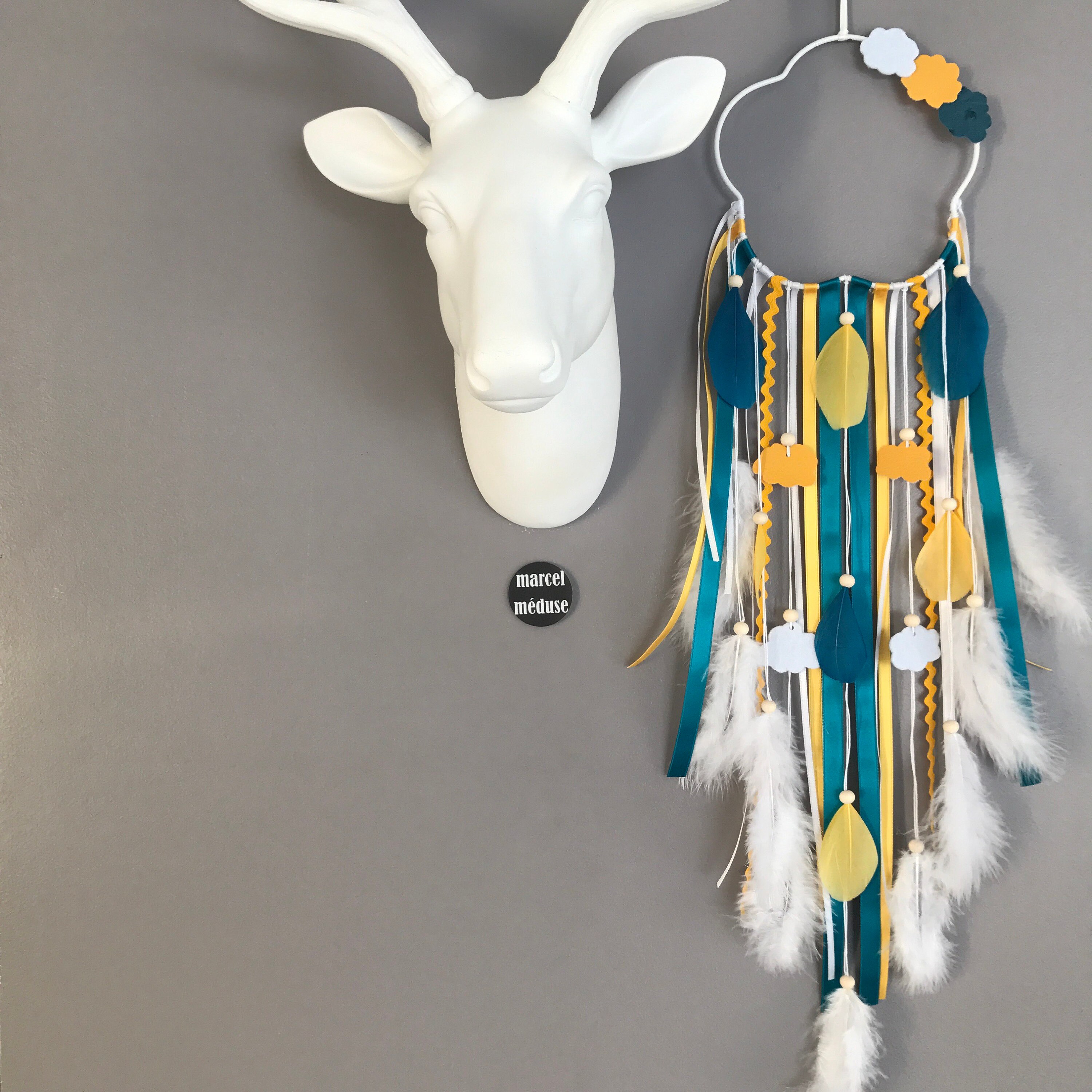 Attrape-Rêves Dreamcatcher Cercle Nuage Dans Des Tons de Blanc, Bleu Canard et Jaune Moutarde