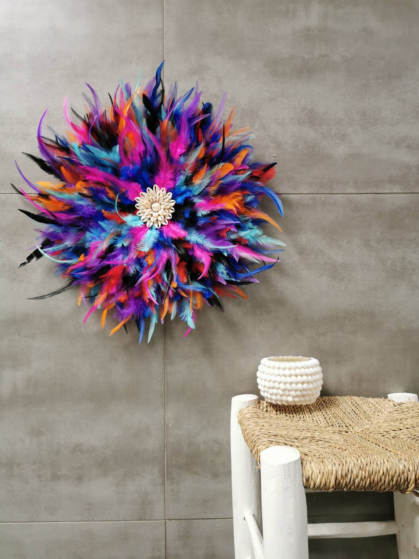 Jujuhat/Juju Hat Handmade en Plumes Naturelles et Coquillages Veritables 45 cm de Diamètre - Coloris