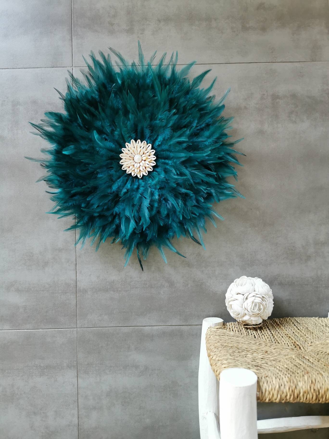 Jujuhat/Juju Hat Handmade en Plumes Naturelles et Coquillages Veritables 45 cm de Diamètre - Coloris